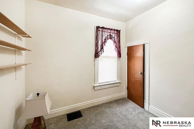 5050 S 38th Street, Omaha, NE 68107