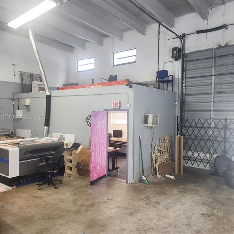 8315 NW 64th St 4, Miami, FL 33166