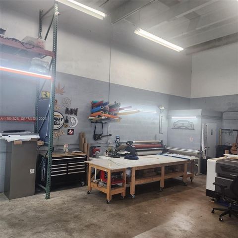 8315 NW 64th St 4, Miami, FL 33166