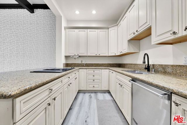 1713 Queens Court, Los Angeles, CA 90069