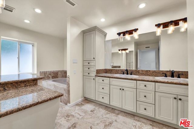 1713 Queens Court, Los Angeles, CA 90069