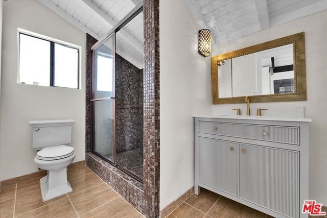 1713 Queens Court, Los Angeles, CA 90069