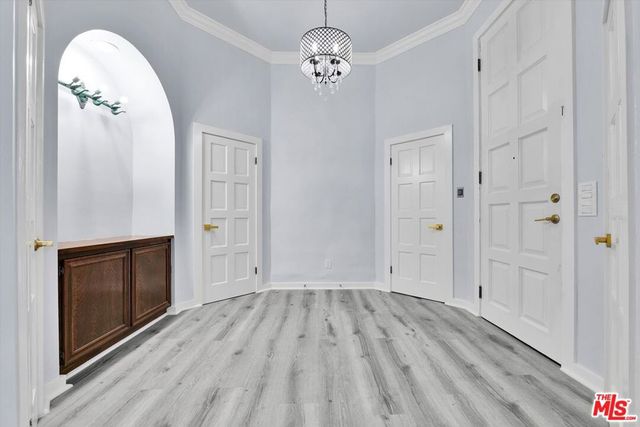 1713 Queens Court, Los Angeles, CA 90069