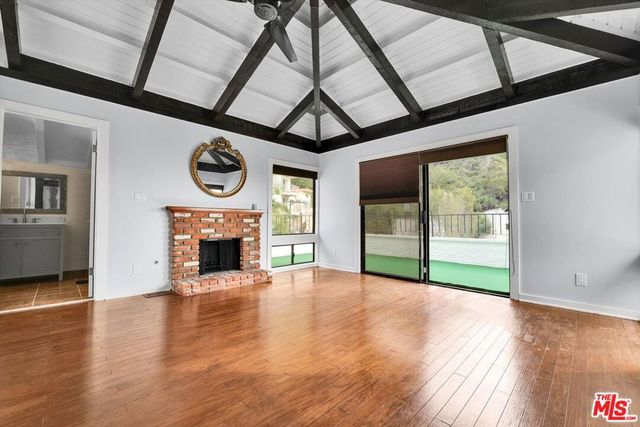 1713 Queens Court, Los Angeles, CA 90069