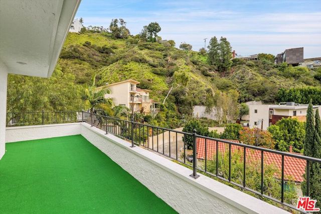 1713 Queens Court, Los Angeles, CA 90069