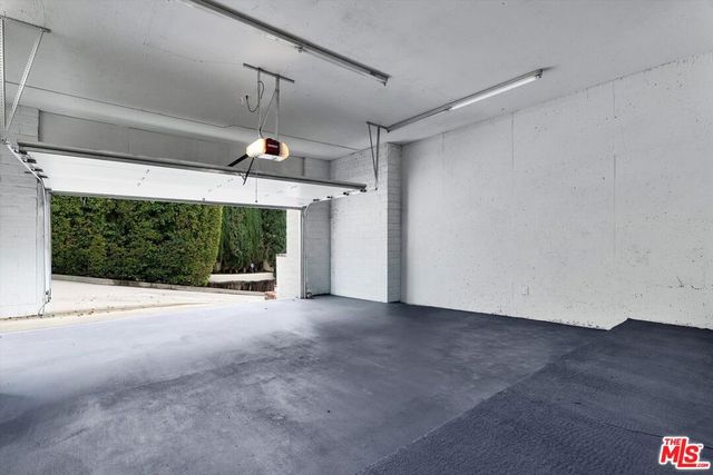 1713 Queens Court, Los Angeles, CA 90069