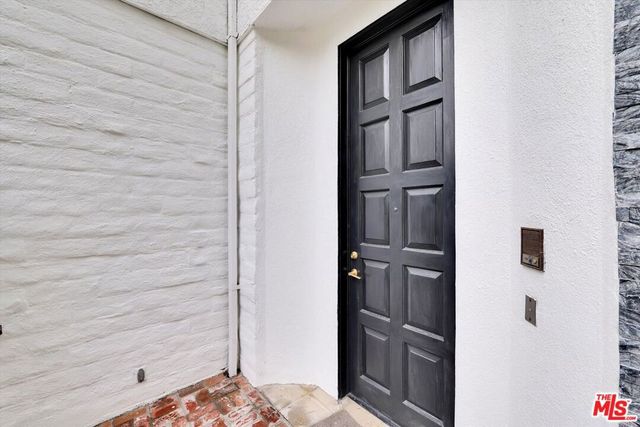 1713 Queens Court, Los Angeles, CA 90069