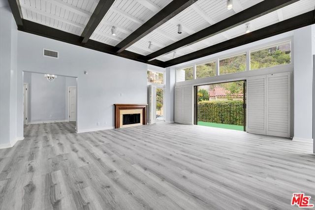 1713 Queens Court, Los Angeles, CA 90069