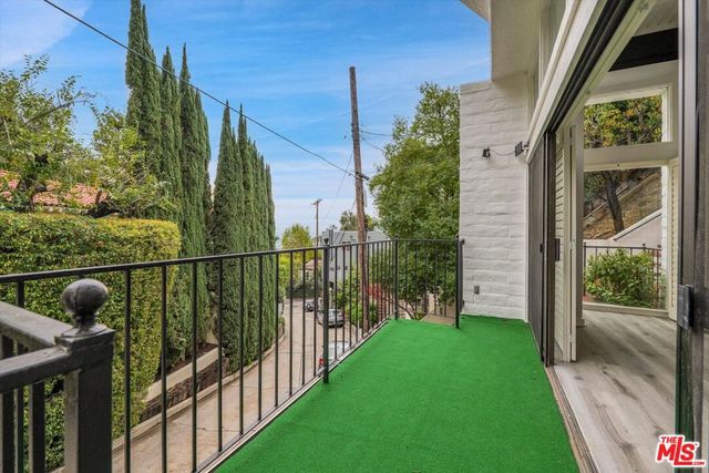 1713 Queens Court, Los Angeles, CA 90069