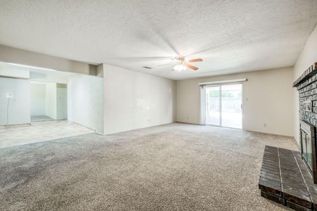 5904 E Pontiac Way, Fresno, CA 93727