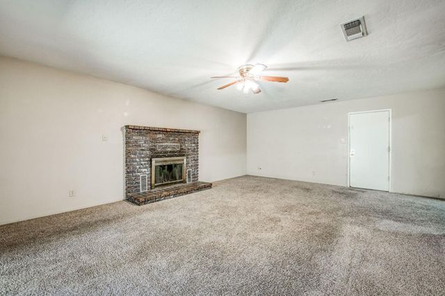 5904 E Pontiac Way, Fresno, CA 93727