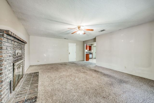 5904 E Pontiac Way, Fresno, CA 93727