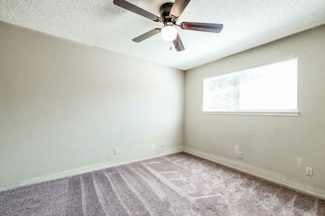 5904 E Pontiac Way, Fresno, CA 93727