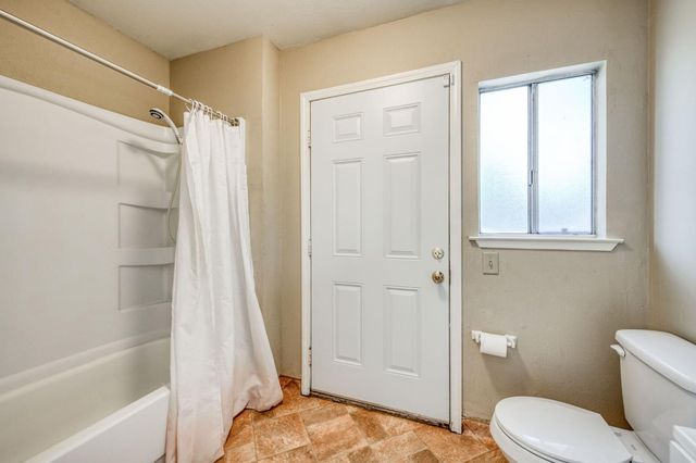 5904 E Pontiac Way, Fresno, CA 93727