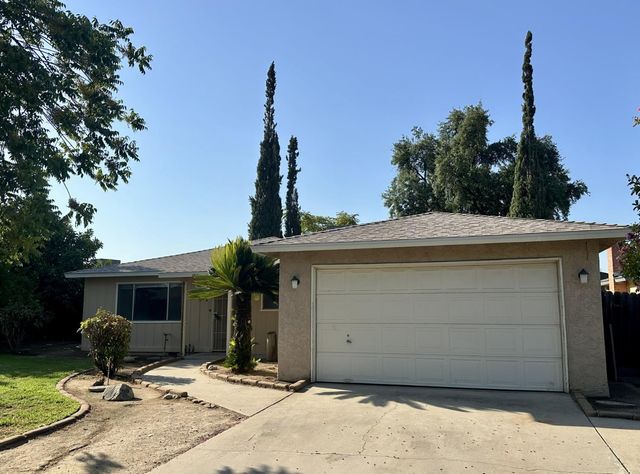 5904 E Pontiac Way, Fresno, CA 93727