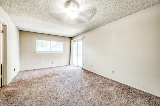 5904 E Pontiac Way, Fresno, CA 93727