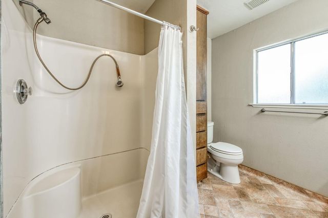 5904 E Pontiac Way, Fresno, CA 93727