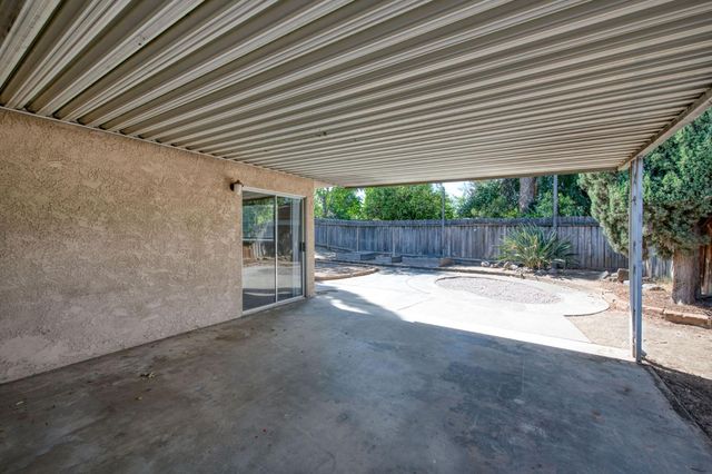 5904 E Pontiac Way, Fresno, CA 93727