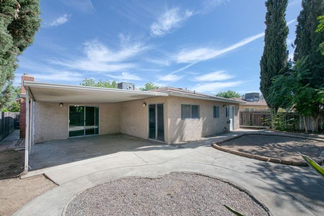 5904 E Pontiac Way, Fresno, CA 93727