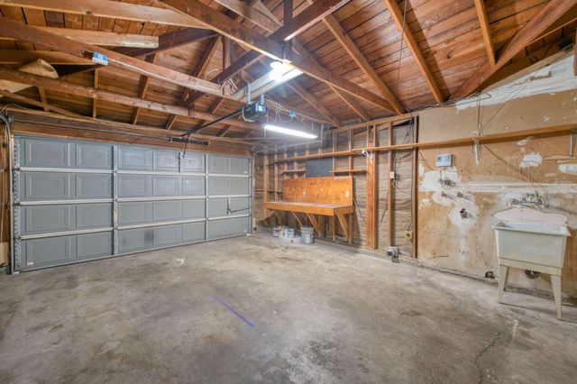 5904 E Pontiac Way, Fresno, CA 93727