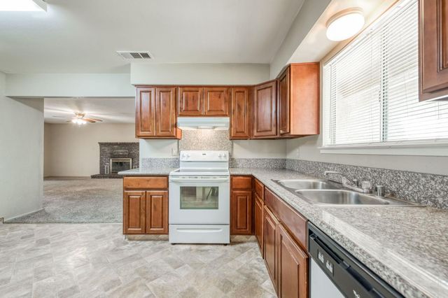 5904 E Pontiac Way, Fresno, CA 93727