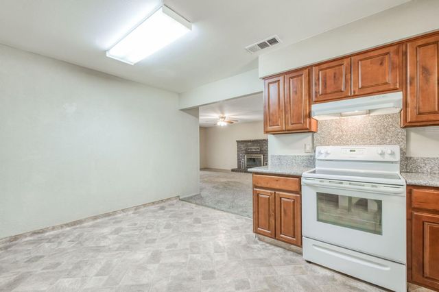 5904 E Pontiac Way, Fresno, CA 93727