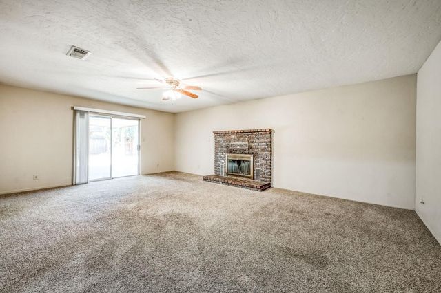 5904 E Pontiac Way, Fresno, CA 93727
