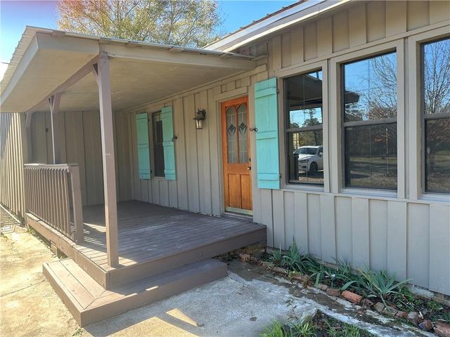 210 HOLLY MOORE Drive, Pineville, LA 71360