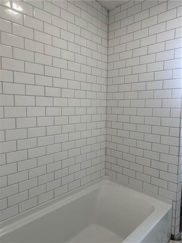 210 HOLLY MOORE Drive, Pineville, LA 71360