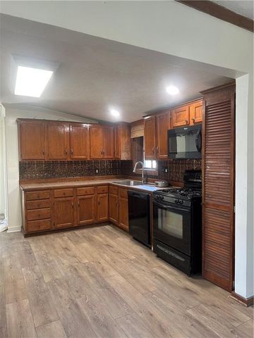 210 HOLLY MOORE Drive, Pineville, LA 71360