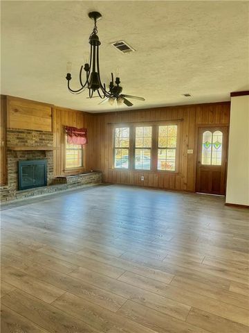 210 HOLLY MOORE Drive, Pineville, LA 71360