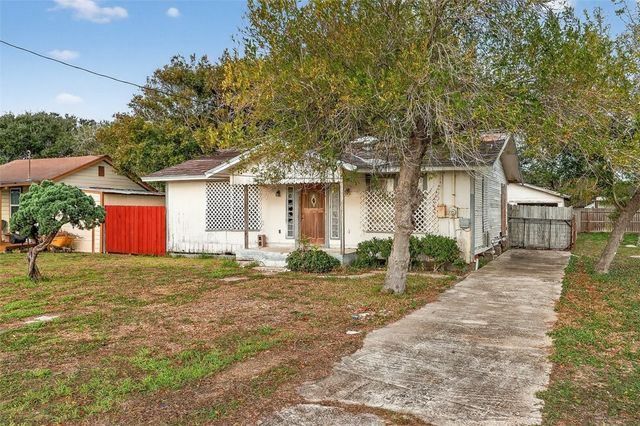 1930 Sandy Way, Corpus Christi, TX 78418