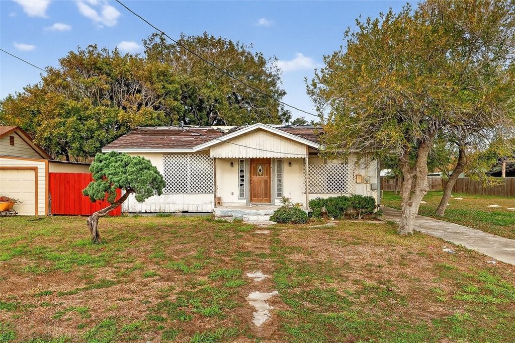 1930 Sandy Way, Corpus Christi, TX 78418