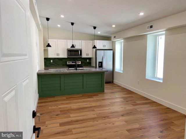 3948 LANCASTER AVE, Philadelphia, PA 19104