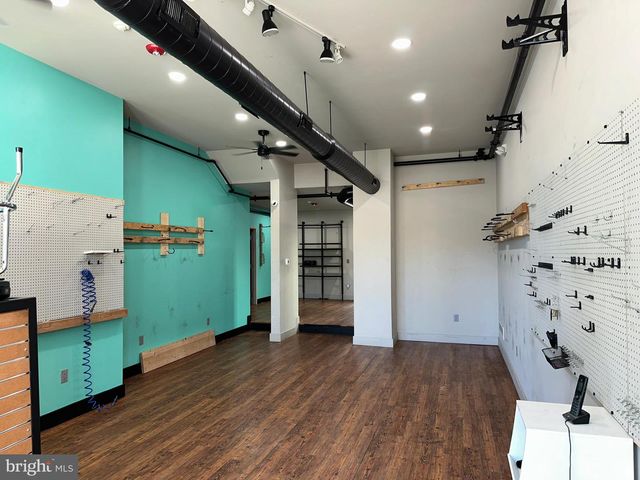 3948 LANCASTER AVE, Philadelphia, PA 19104