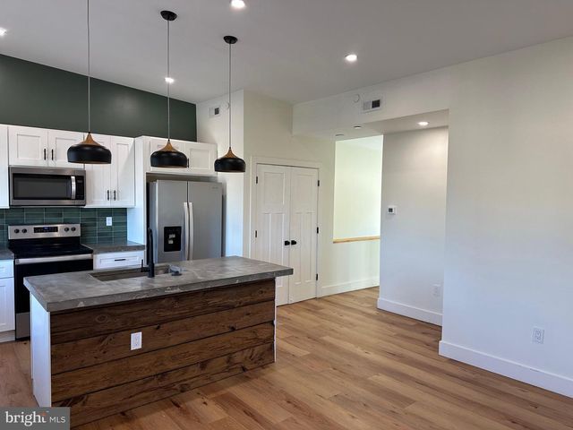 3948 LANCASTER AVE, Philadelphia, PA 19104