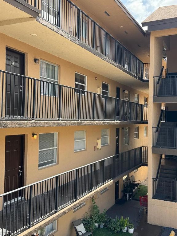 5441 W 24th Ave 36, Hialeah, FL 33016