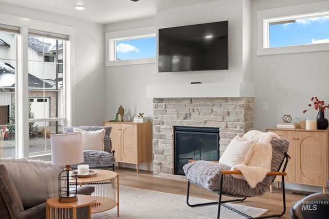 2569 S New Haven Ln, Boise, ID 83716