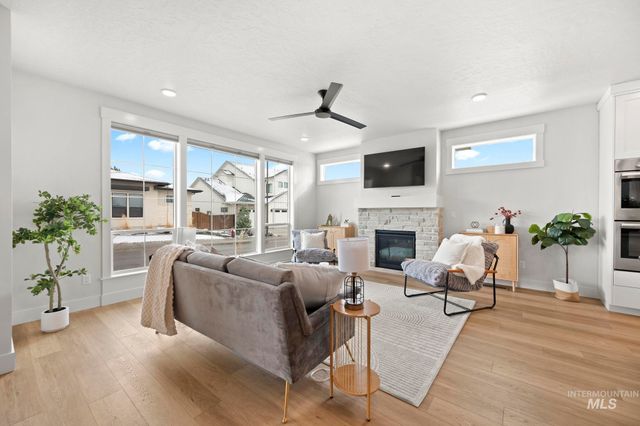 2569 S New Haven Ln, Boise, ID 83716