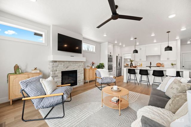 2569 S New Haven Ln, Boise, ID 83716