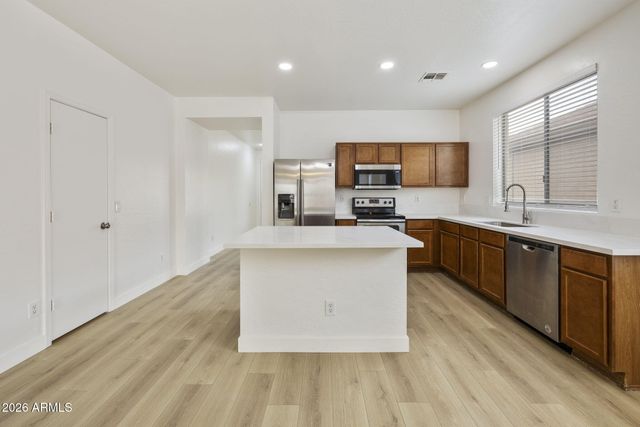 3129 W T RYAN Lane, Phoenix, AZ 85041