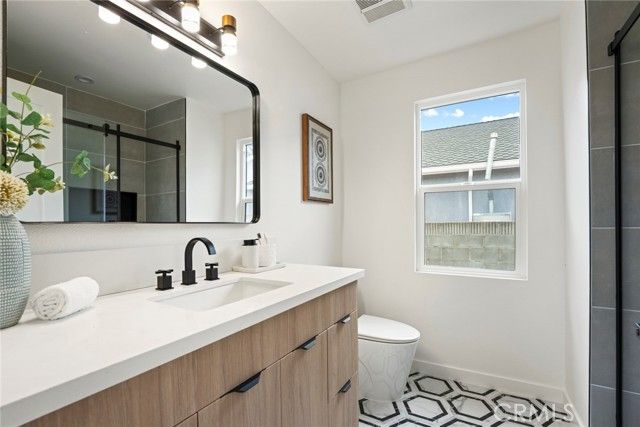 5308 S Victoria, Los Angeles, CA 90043