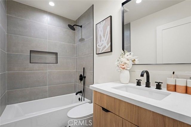 5308 S Victoria, Los Angeles, CA 90043