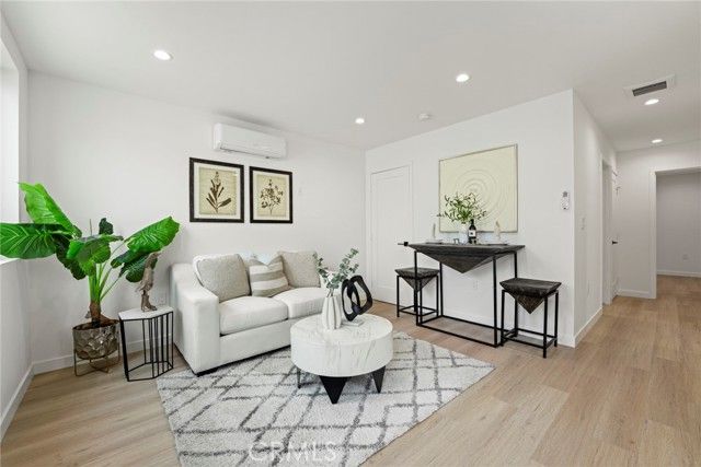 5308 S Victoria, Los Angeles, CA 90043