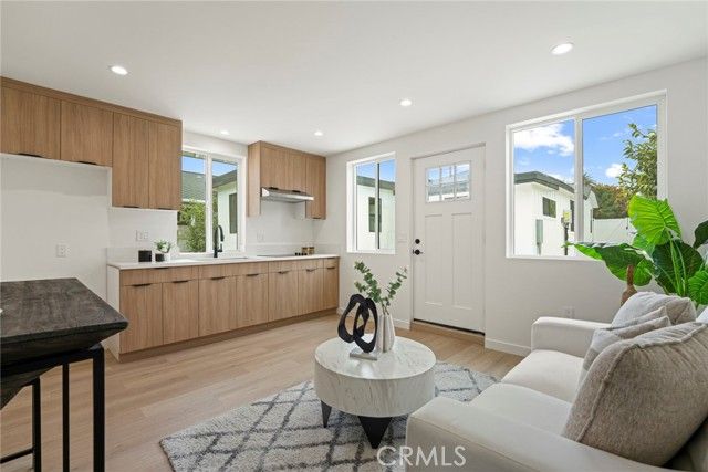 5308 S Victoria, Los Angeles, CA 90043