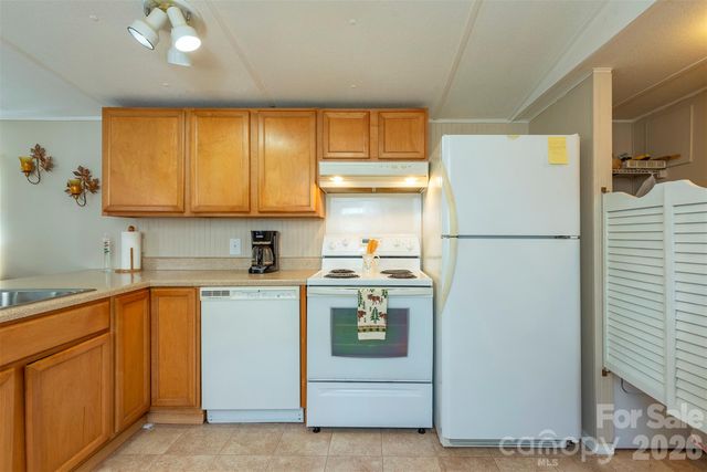 28 Brooks Cove Road, Black Mountain, NC 28711