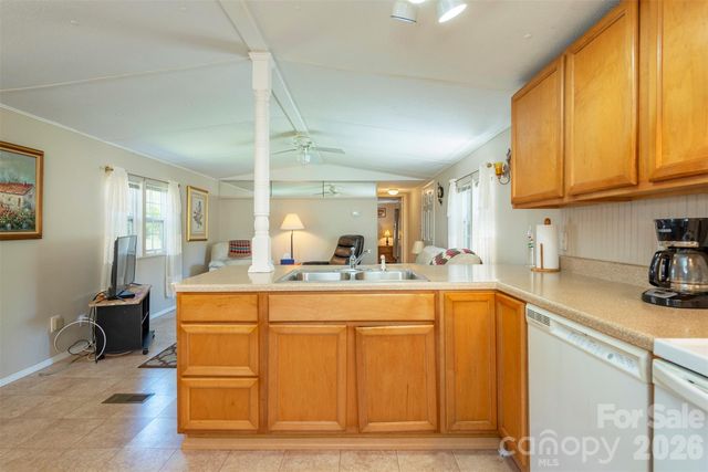 28 Brooks Cove Road, Black Mountain, NC 28711