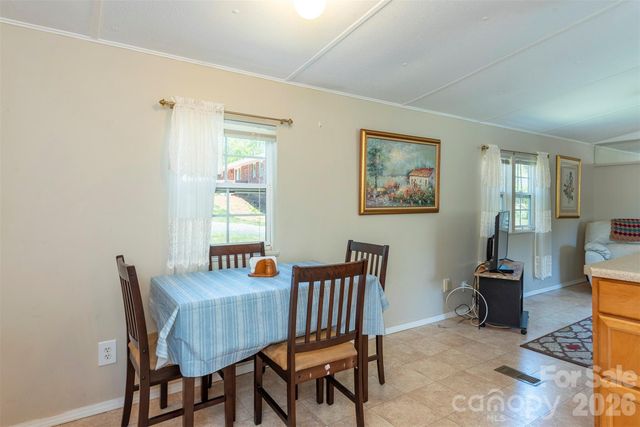 28 Brooks Cove Road, Black Mountain, NC 28711