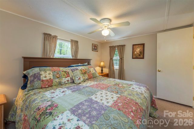 28 Brooks Cove Road, Black Mountain, NC 28711