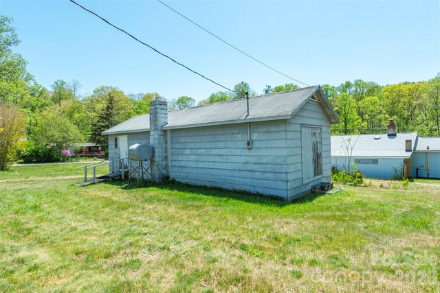 28 Brooks Cove Road, Black Mountain, NC 28711
